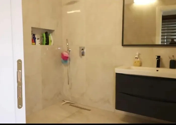 别墅 A B I Valjiosi